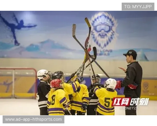 冰球少年化身“冰上御剑飞行”视频爆红 冰球少年化身“冰上御剑飞行”视频爆红