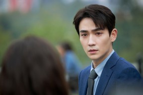 华体会手机在线-利物浦标王亮相训练场，伊萨克正式加入球队合练，利物浦队标演变