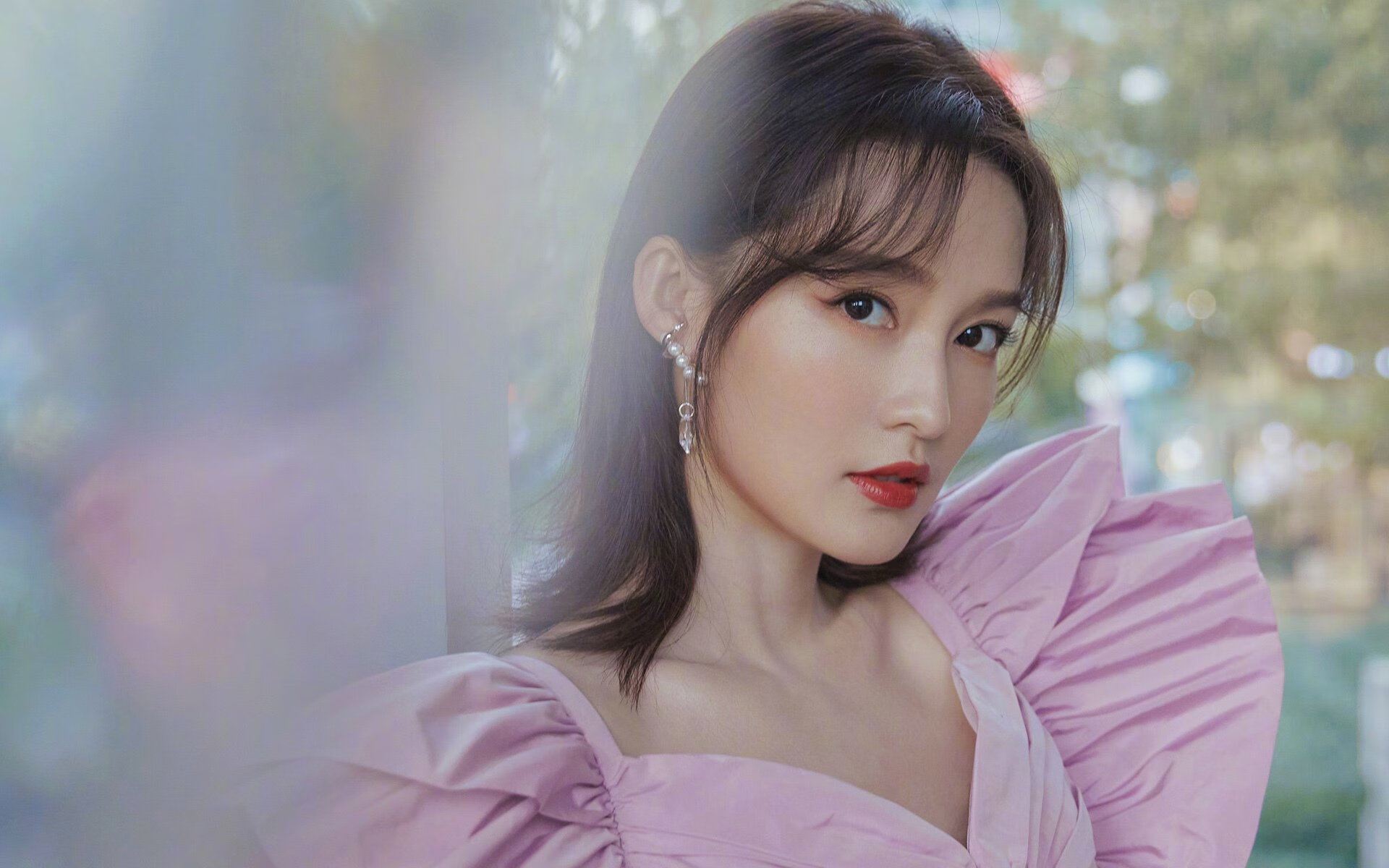 “新都兴城垒球赛：选手全力拼搏，谁将捧起金牌？”