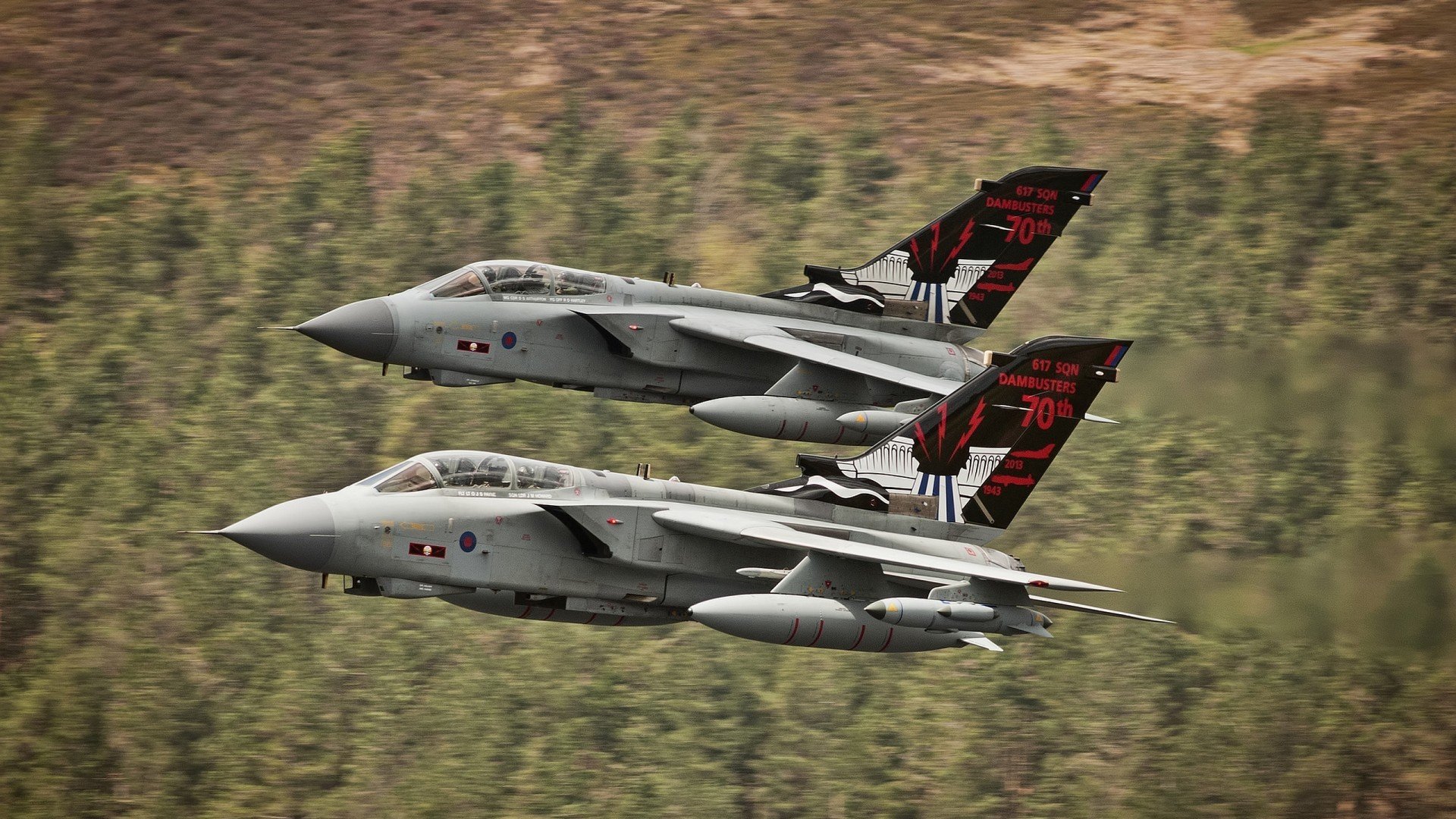 俱乐部内部人才梯队结构断层，俱乐部各部门人员配置