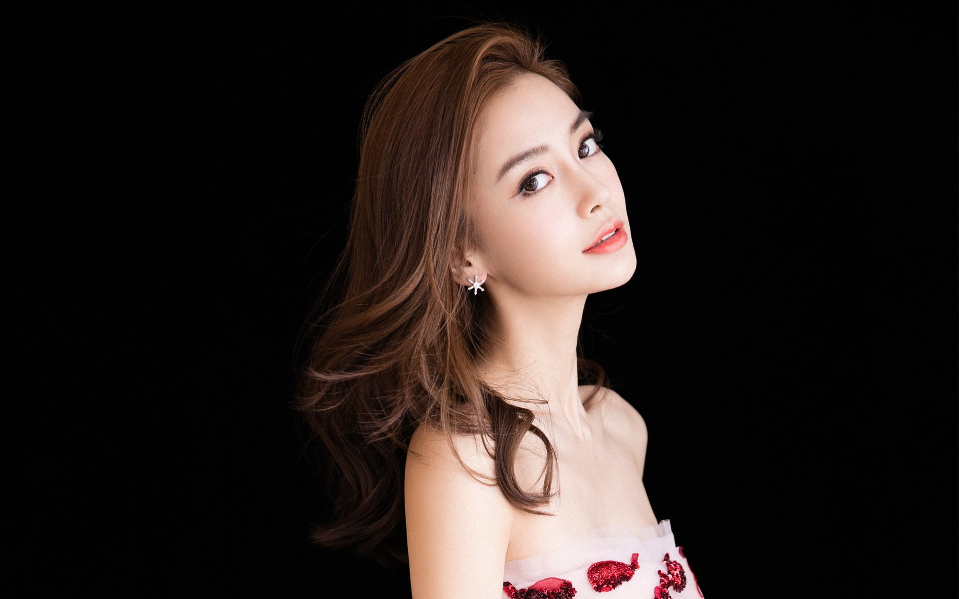 弗赖堡保持防守集中度有效遏制射门,弗赖堡新球场